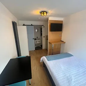 Teddington Little Gem Apartment