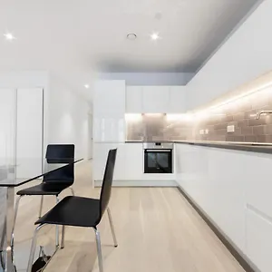 Spacious Modern Apartment
